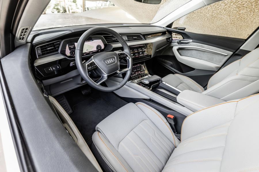 Интерьер Audi e-tron 55 Quattro 2019 года  (WW) (фото 348 из 452)